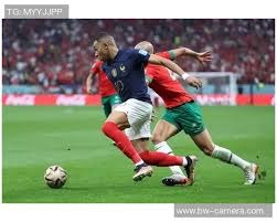 意媒：铃木彩艳可能因为手部骨折缺阵三个月，明年2至3月复出